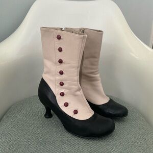 John Fluevog Bellevue Libby Smith black & cream bootie size 7